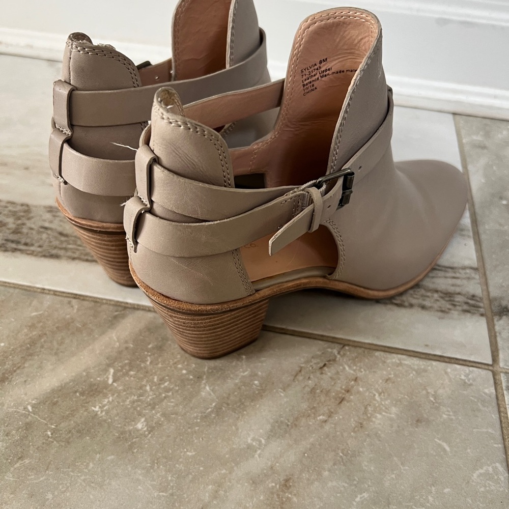 Bass & co. Sylvia Grey Leather Buckle Womens Ankle Booties Size 8. - Picture 6 of 12